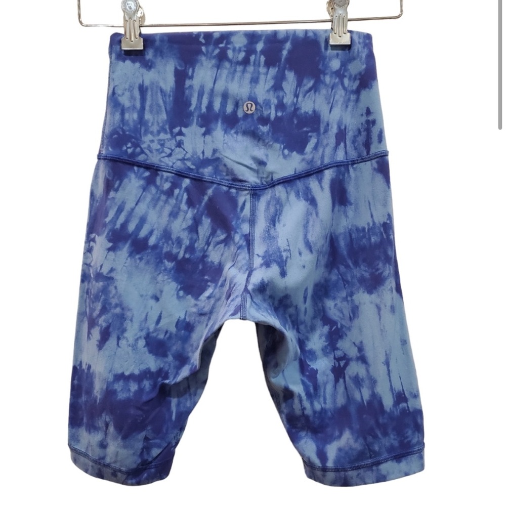 Lululemon align diamond dye shorts in blue.
